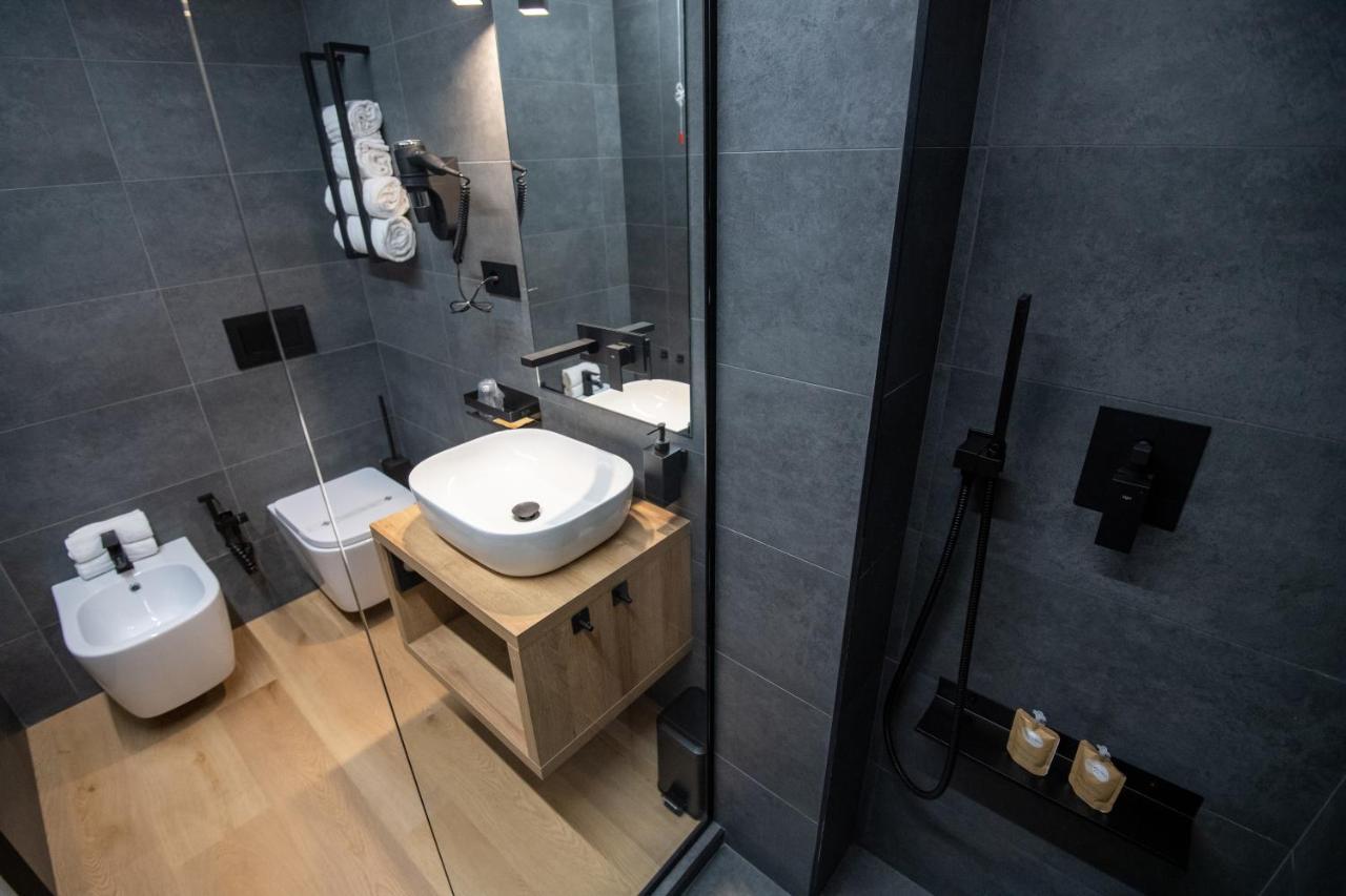 Contemporaneamente 147 - Modern & Comfort Rooms Bari Esterno foto