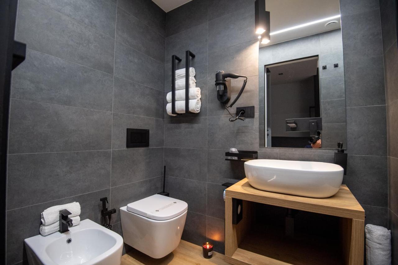 Contemporaneamente 147 - Modern & Comfort Rooms Bari Esterno foto