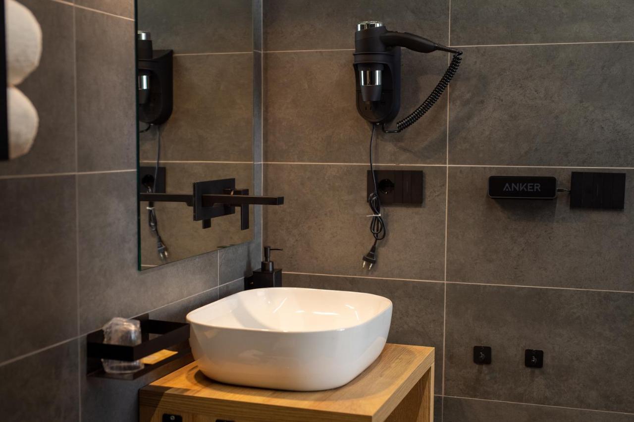 Contemporaneamente 147 - Modern & Comfort Rooms Bari Esterno foto