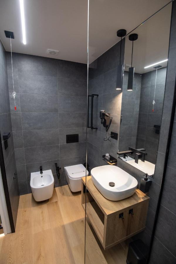 Contemporaneamente 147 - Modern & Comfort Rooms Bari Esterno foto