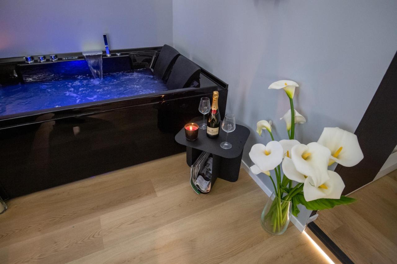 Contemporaneamente 147 - Modern & Comfort Rooms Bari Esterno foto