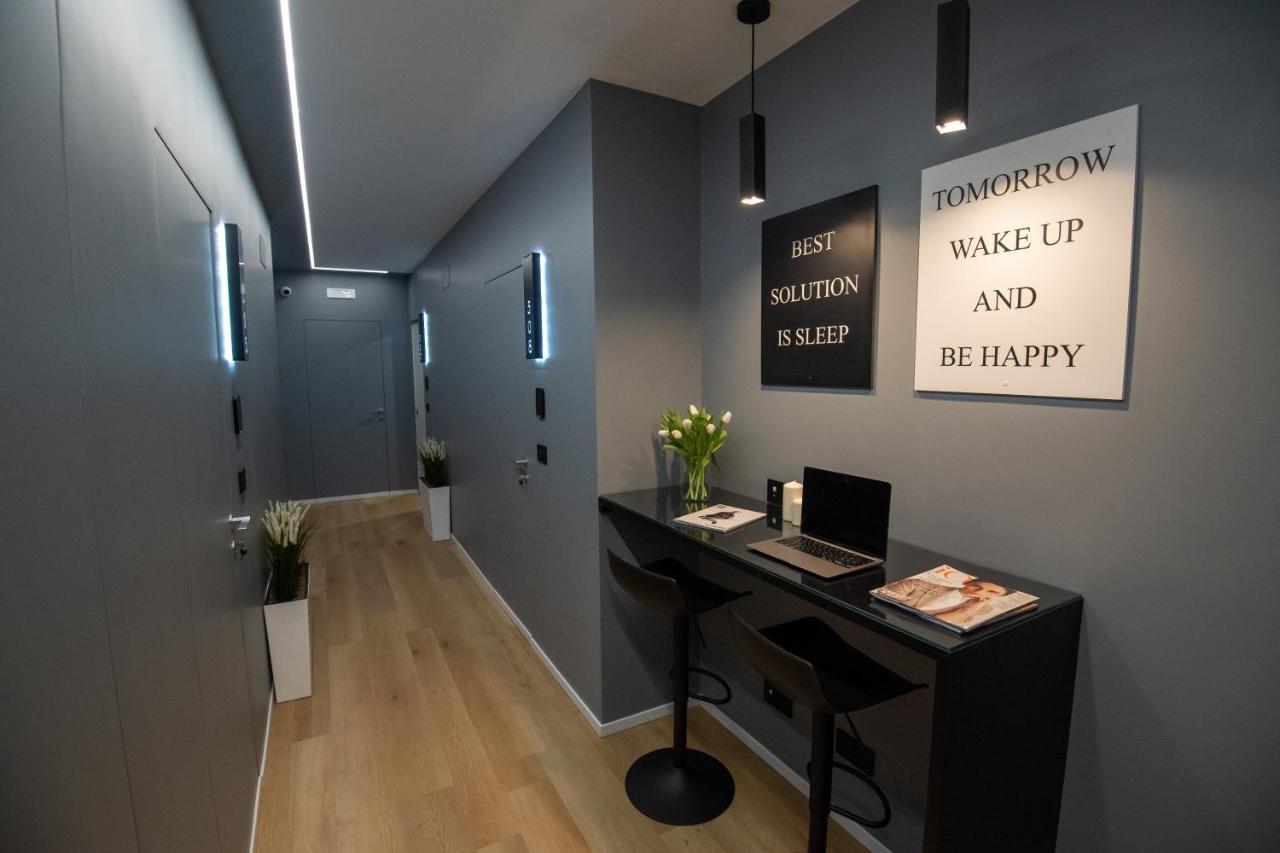 Contemporaneamente 147 - Modern & Comfort Rooms Bari Esterno foto