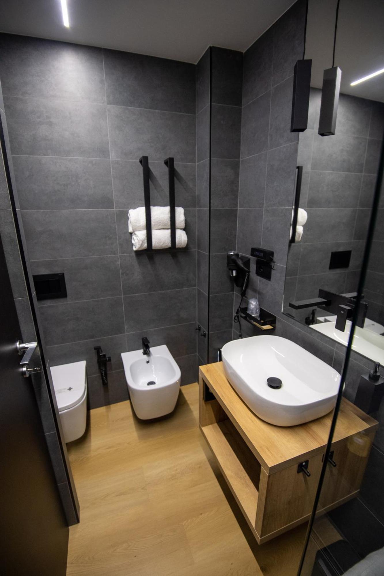 Contemporaneamente 147 - Modern & Comfort Rooms Bari Esterno foto